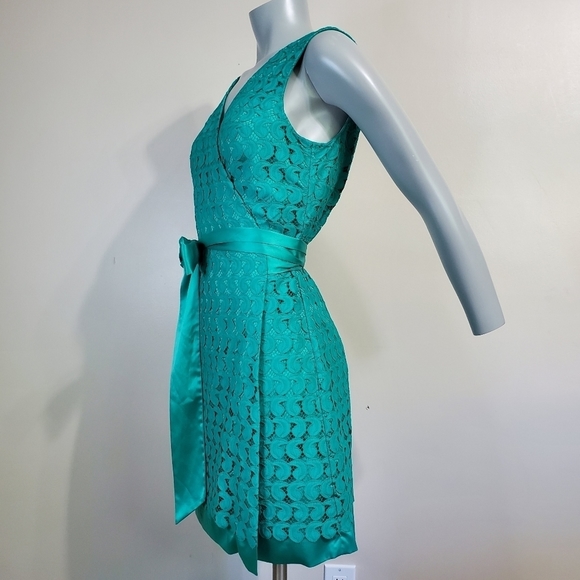 DIANE von Furstenberg Emerald Green Lace Mini Party Wrap Dress Size 8 - Picture 6 of 15
